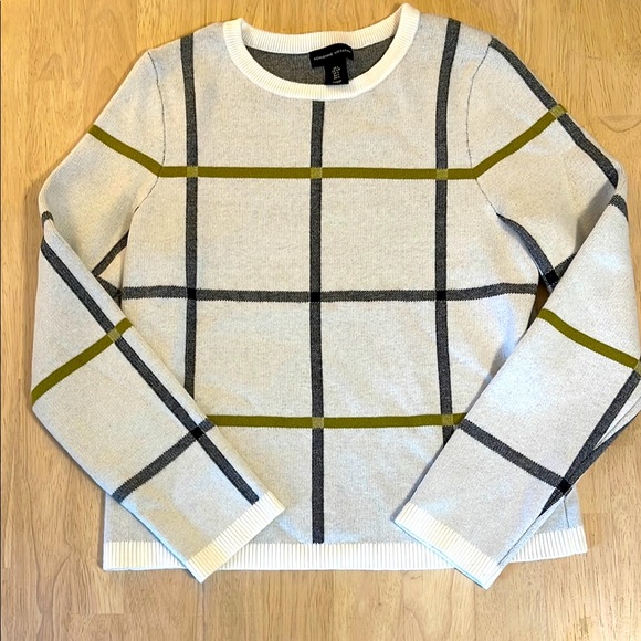 Adrienne Vittadini Sweaters - Sweater in Cream and Gray